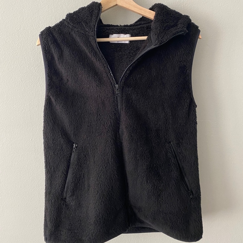 Aritzia TNA Black Vest Size S